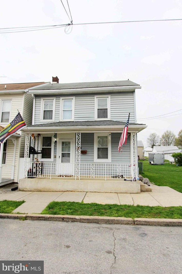 54 Water St, Spring Grove, PA 17362-1032