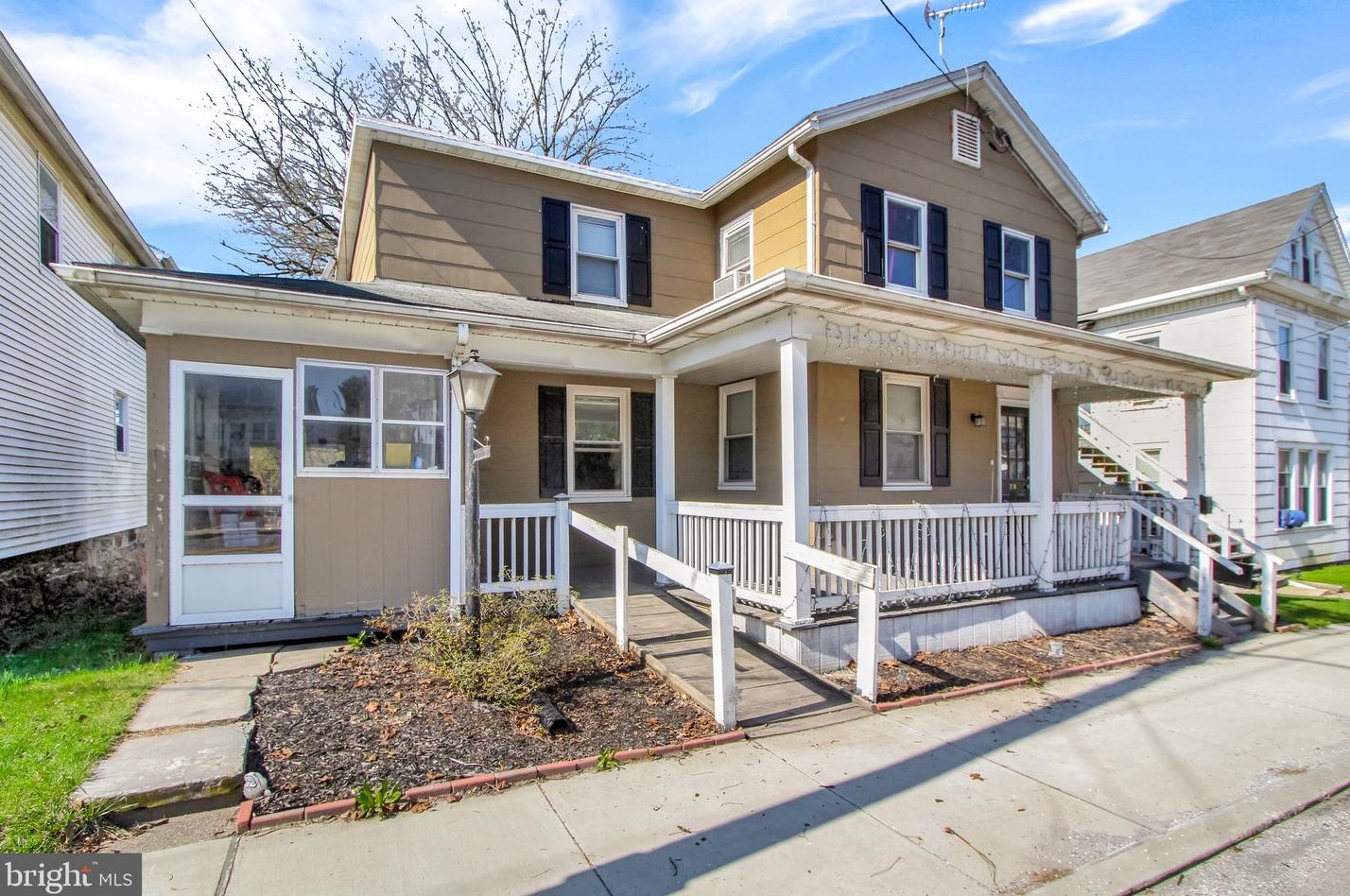 70 Maple St, Mount Wolf, PA 17347