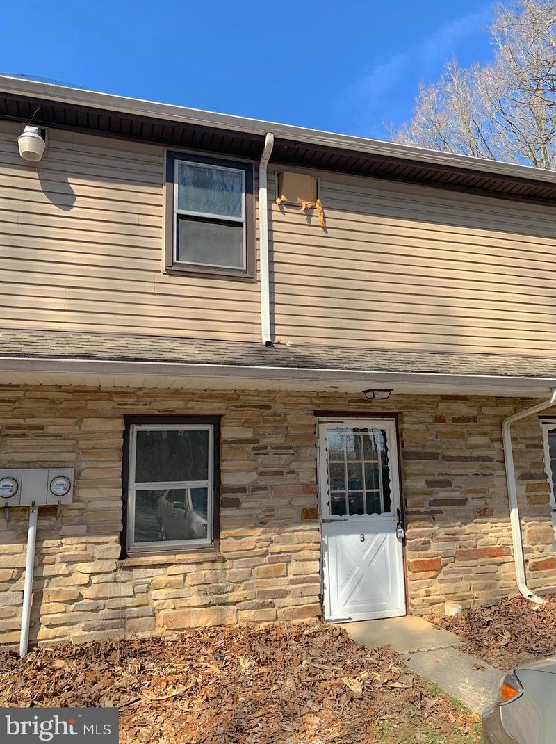 2241 Brownstone Ln #3, Spring Grove, PA 17362