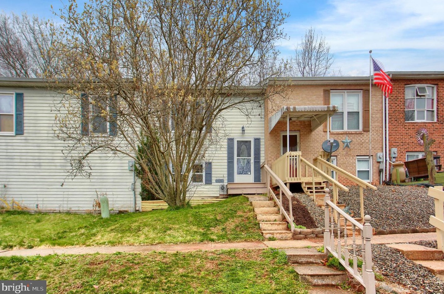 261 Juniper Dr, Etters, PA 17319