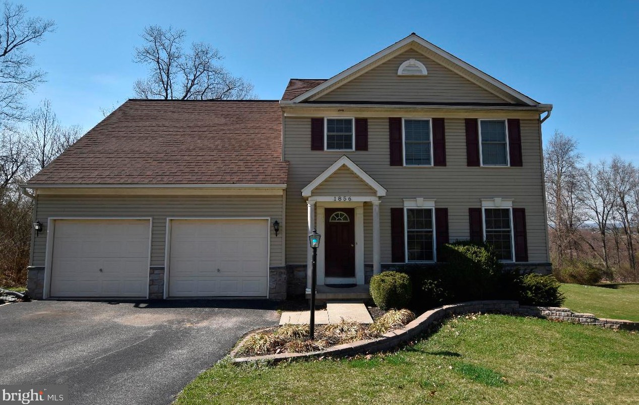 1856 Pin Oak Dr, Spring Grove, PA 17362