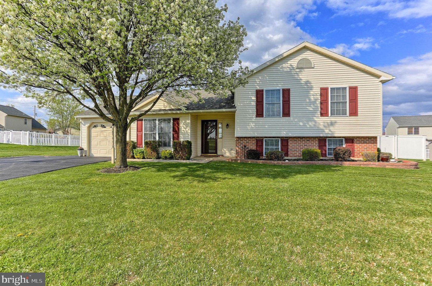 355 Chestnut St, Mount Wolf, PA 17347