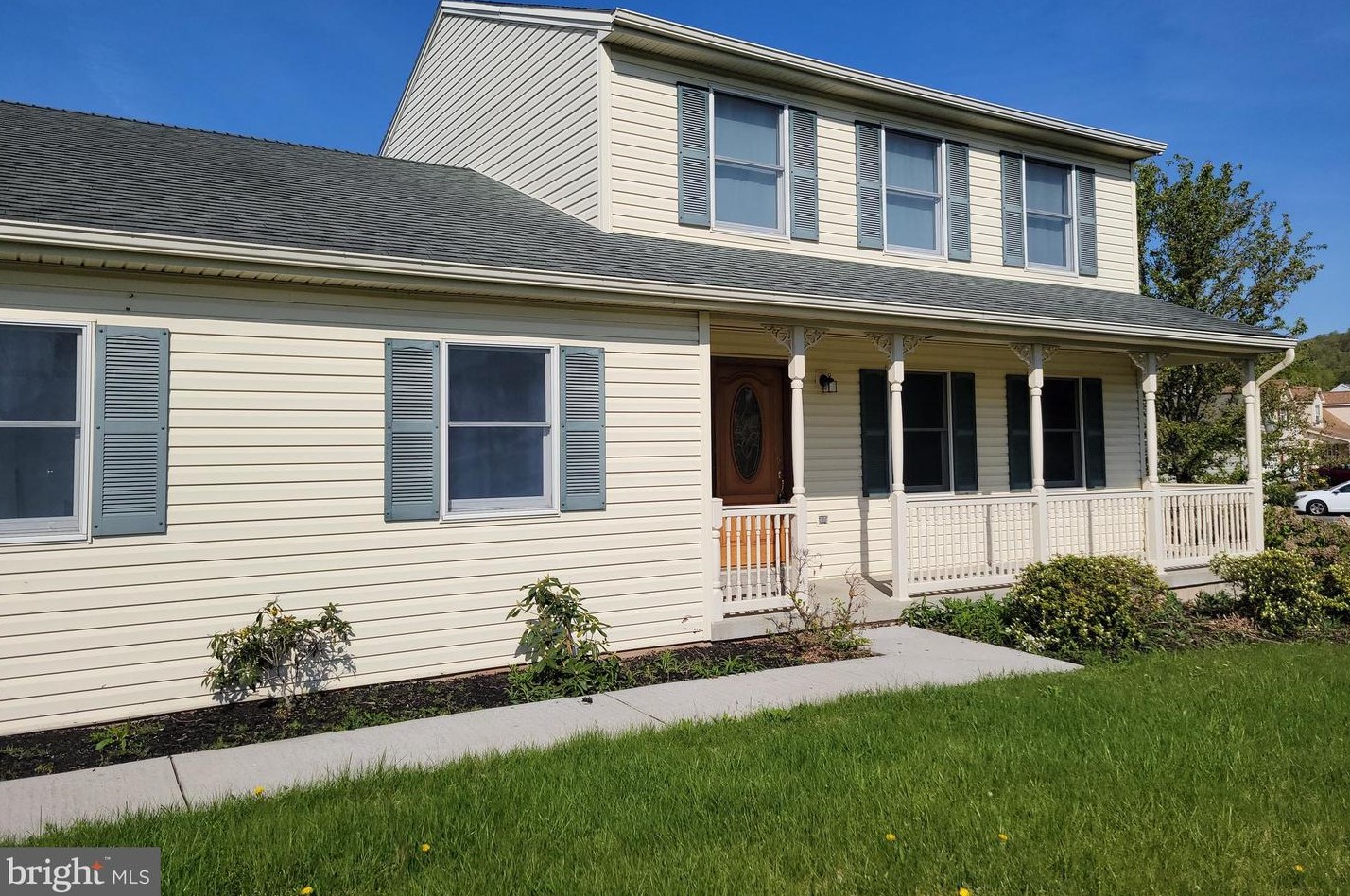 333 Lamp Post Ln, Etters, PA 17319