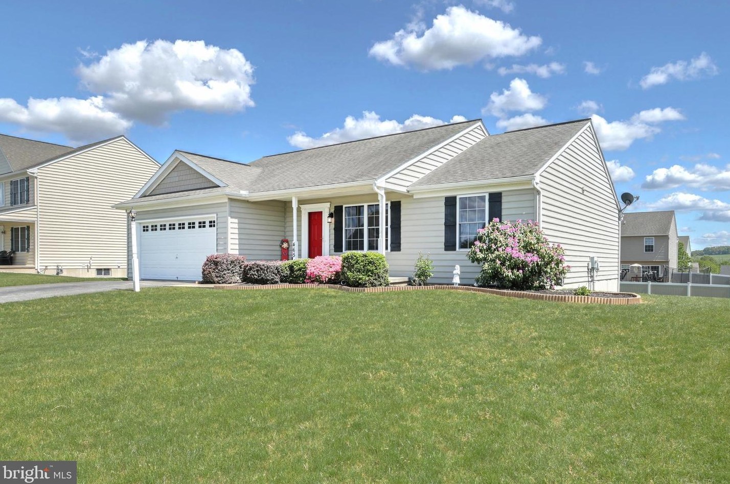 465 Pebble Beach Dr, Mount Wolf, PA 17347