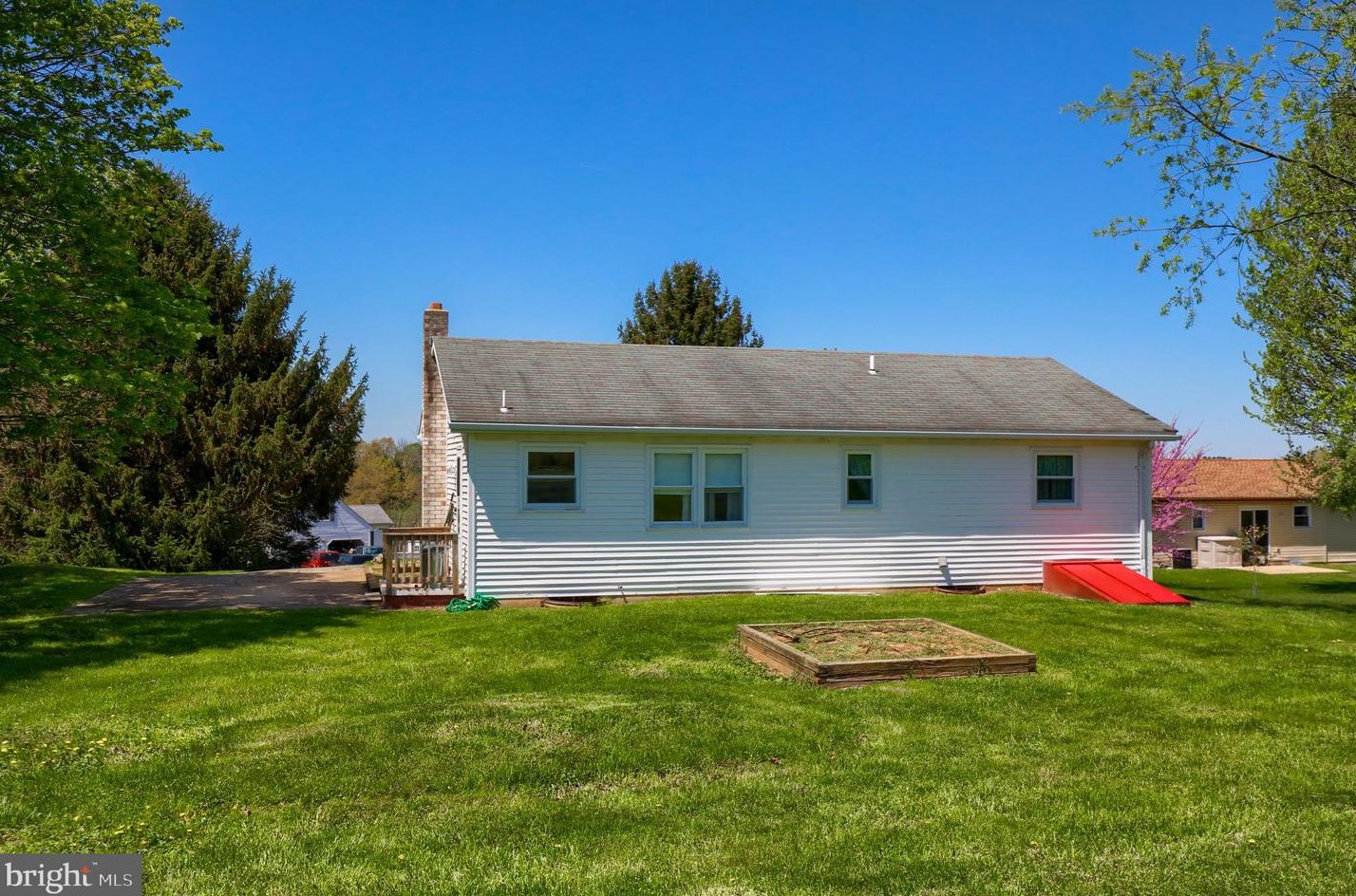4644 View Dr, Spring Grove, PA 17362