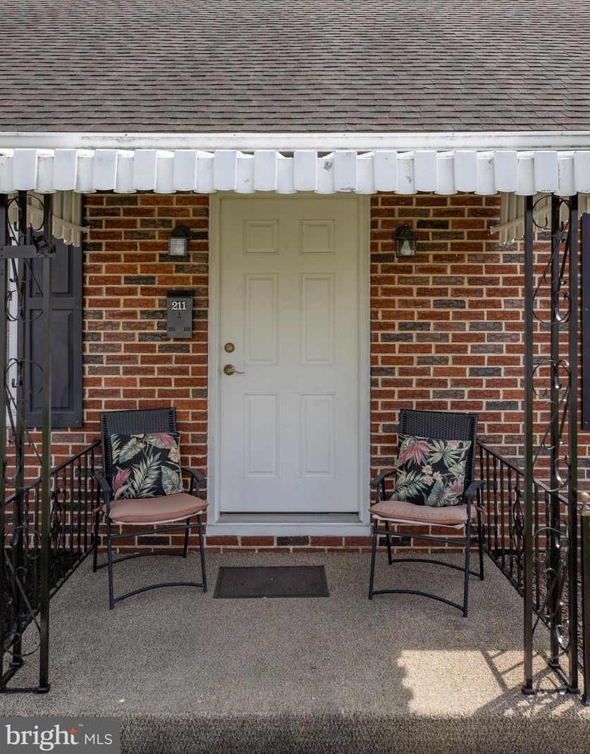211 Maple St, Strinestown, PA 17345-1408