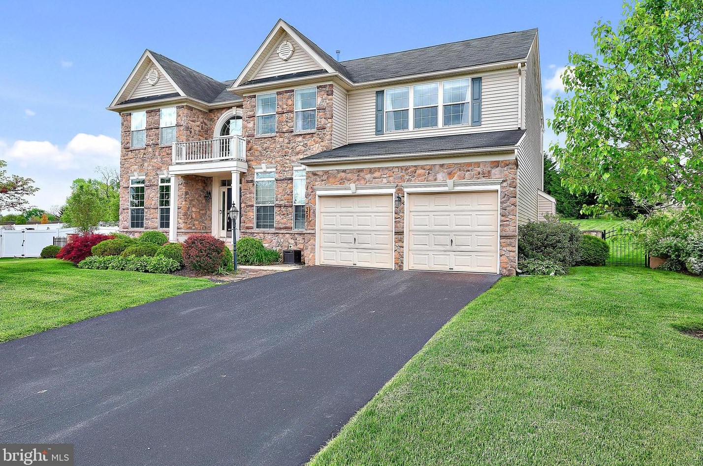 355 Greenfield St, Strinestown, PA 17345-9563