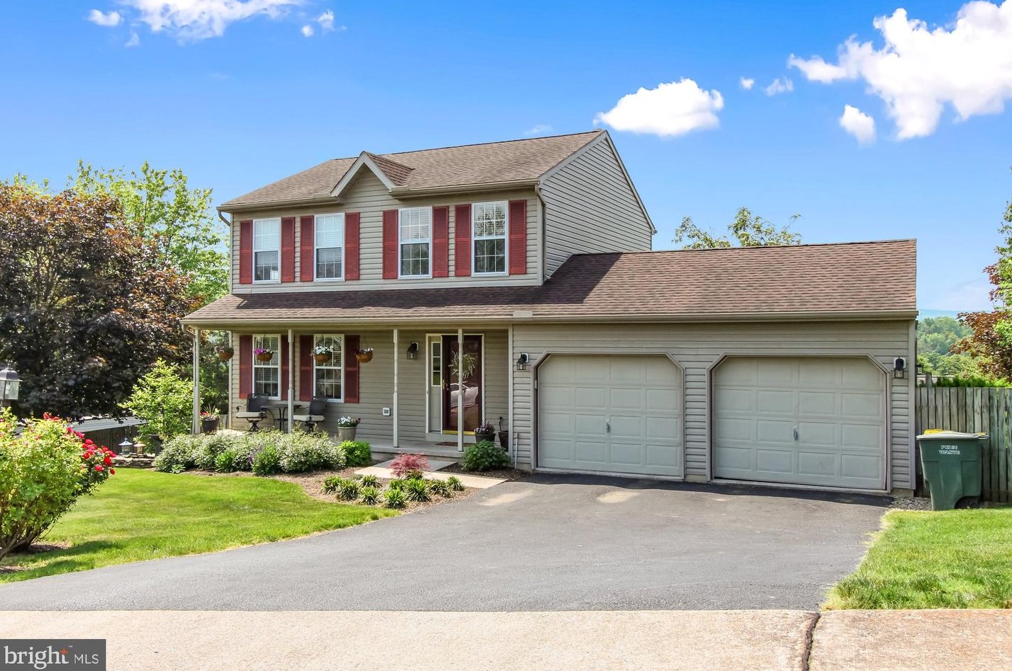 35 Asbury Ct, Mount Wolf, PA 17347
