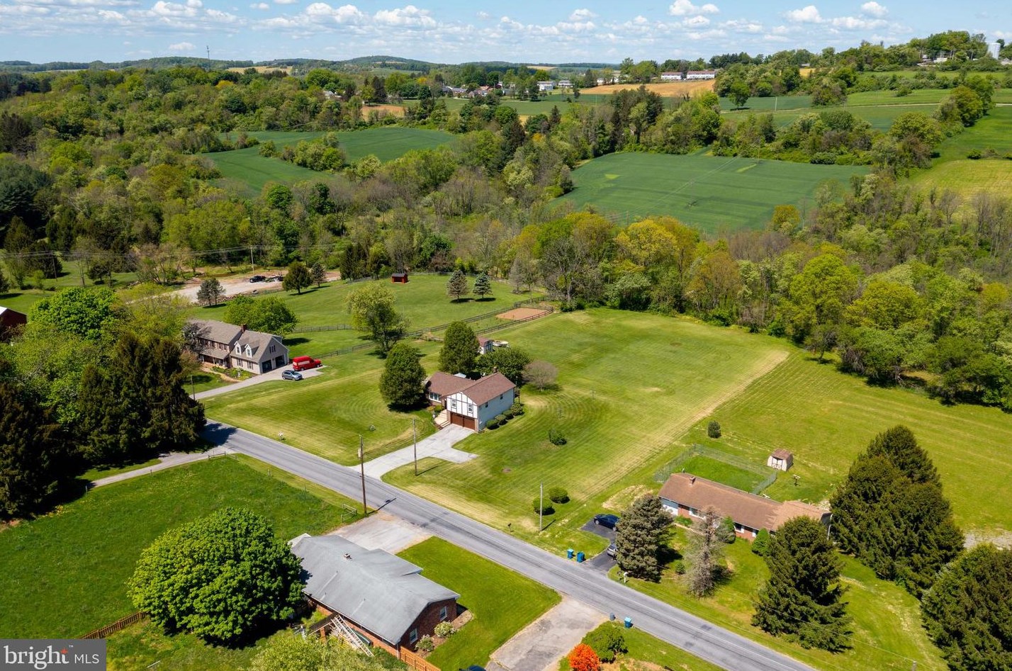 2338 Valley Rd, Hametown, PA 17327-9177