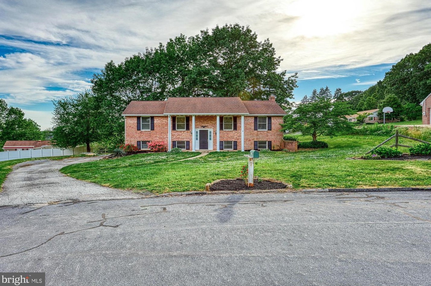 481 Summit Dr, Red Lion, PA 17356