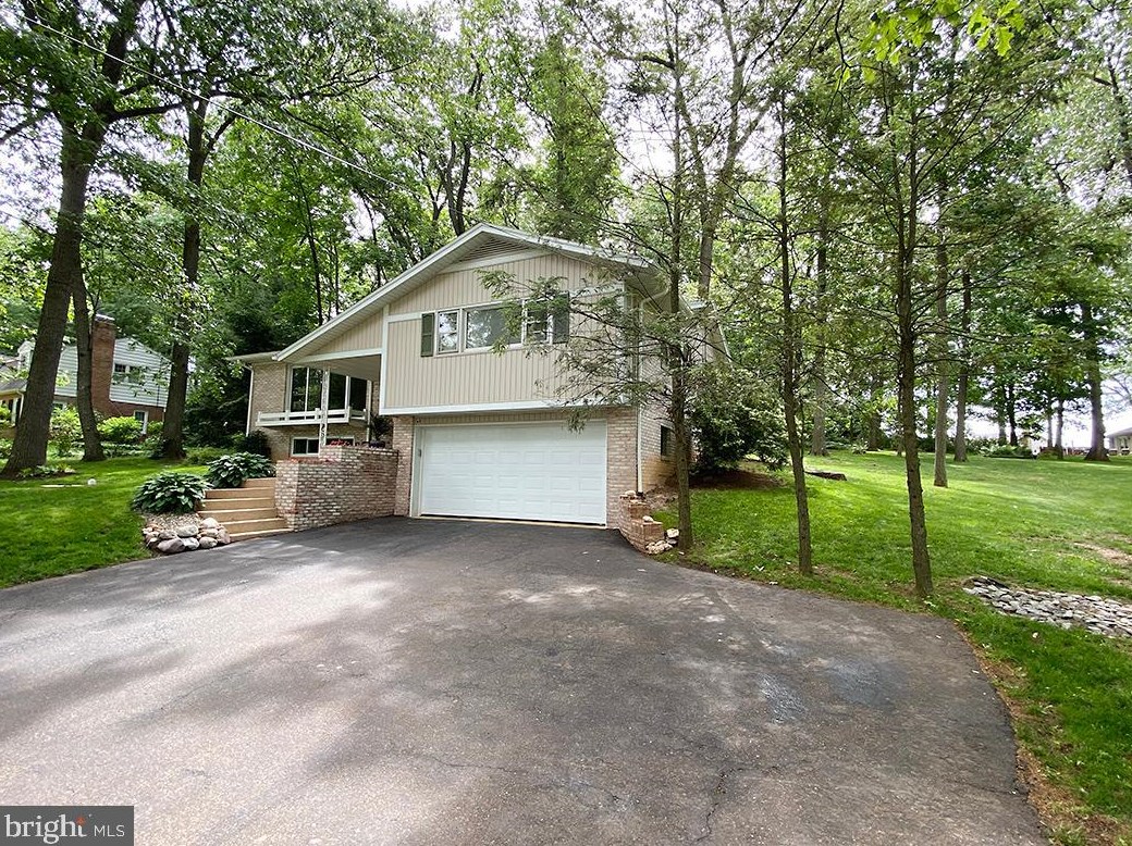 759 Summit Dr, Yoe, PA 17313