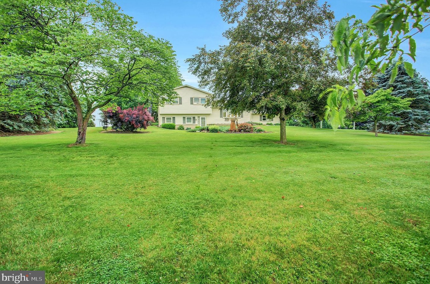1925 Yingling Dr, Spring Grove, PA 17362