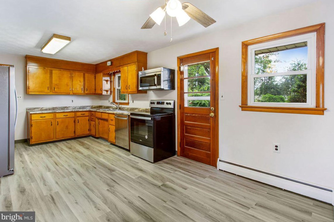 60 Sunset Dr, Strinestown PA  17345-1008 exterior