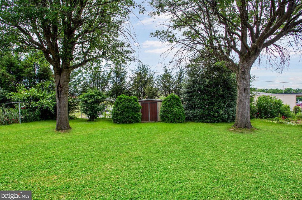 60 Sunset Dr, Strinestown PA  17345-1008 exterior