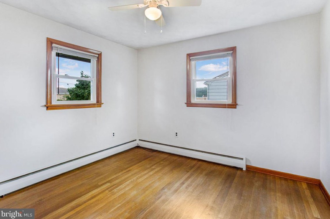 60 Sunset Dr, Strinestown PA  17345-1008 exterior