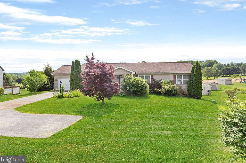 2231 Stoverstown Rd, Spring Grove, PA 17362