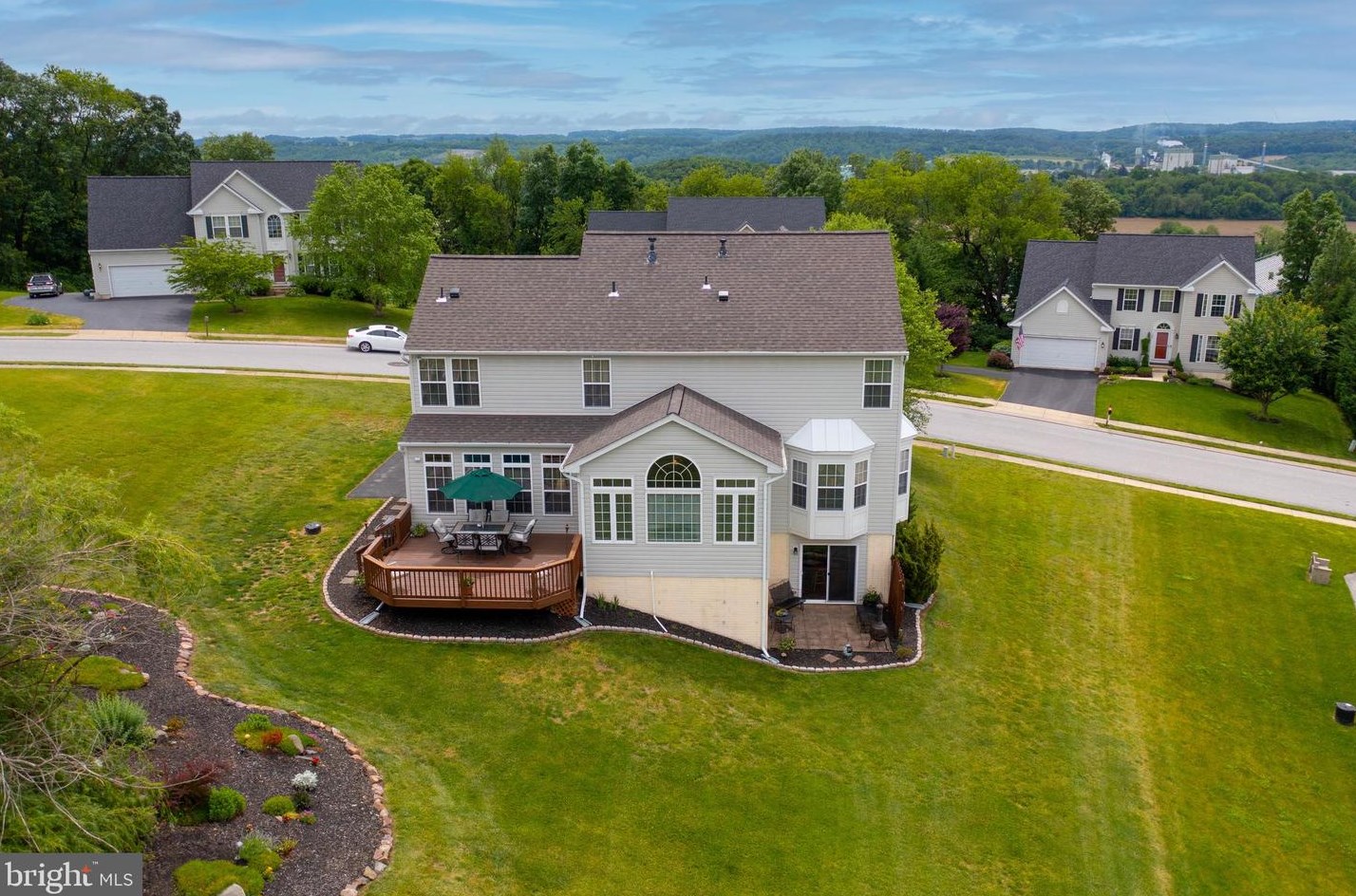 390 Lakeview Dr, Spring Grove, PA 17362