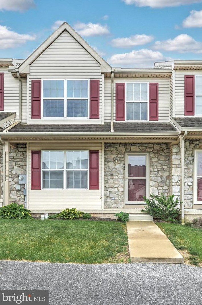 425 Glen Dr, Strinestown, PA 17345-1351