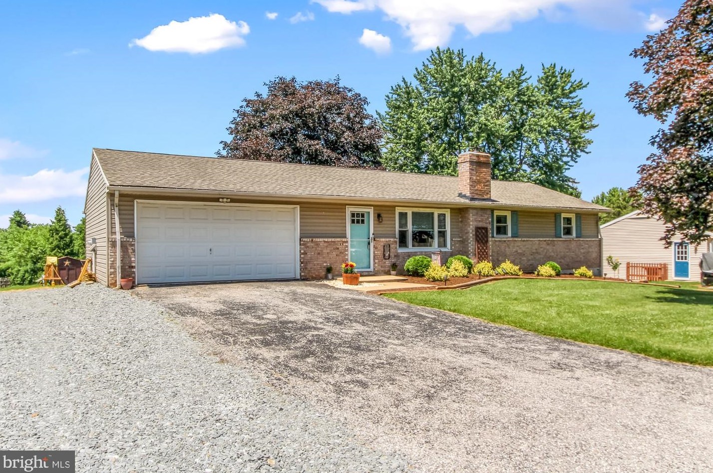 40 Massa Dr, Bittersville, PA 17366-9613