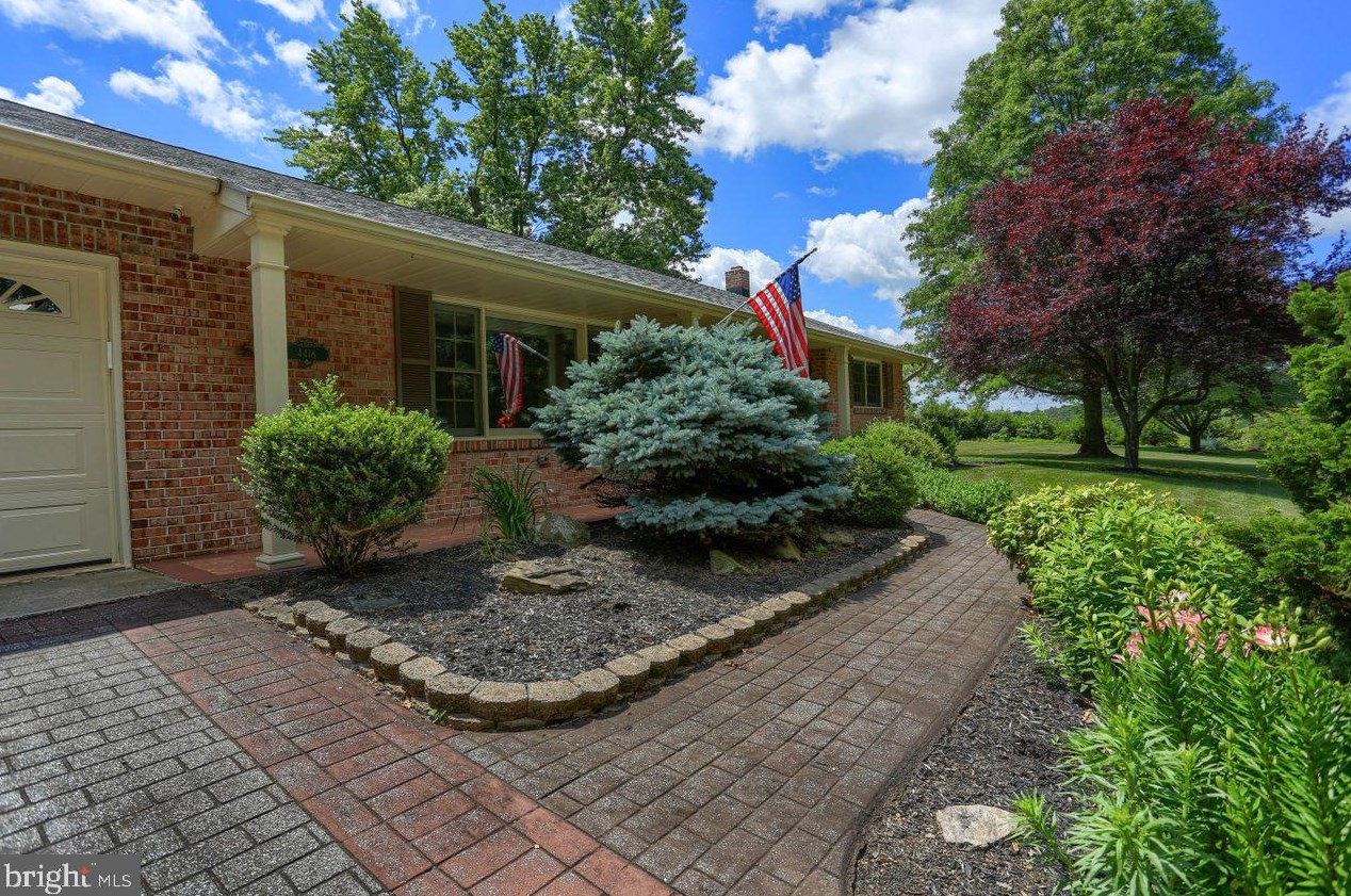 4418 Shaffers Church Rd, Brodbecks, PA 17329