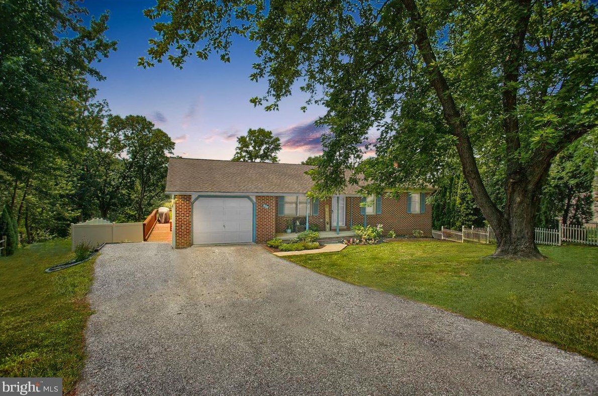 434 Big Sky Dr, Etters, PA 17319