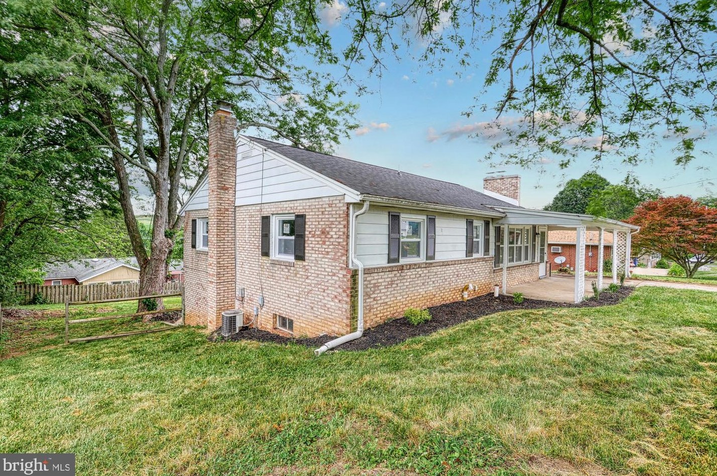 80 Lindy Rd, Seven Valleys, PA 17360