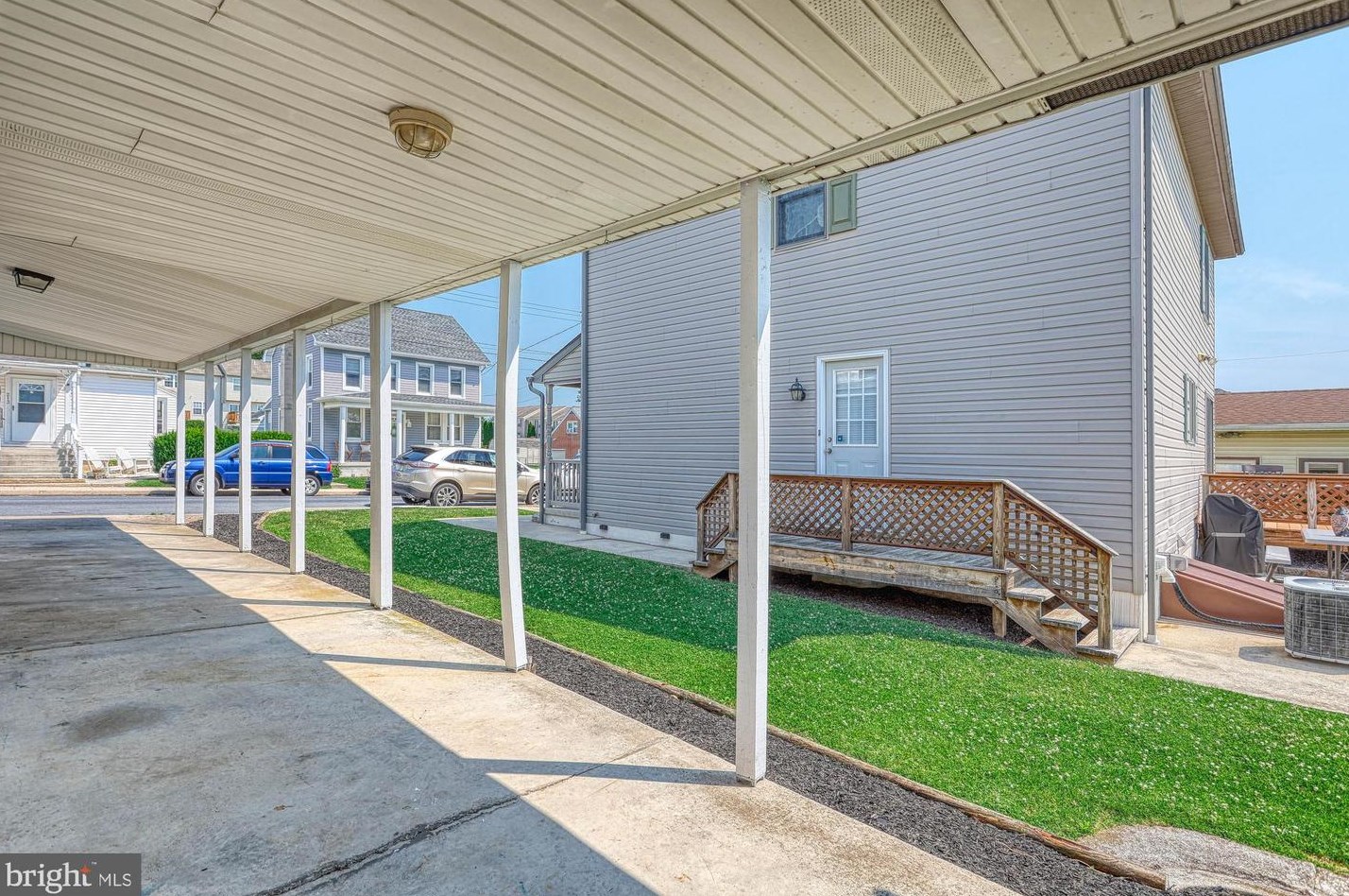 210 Cooper St, Strinestown PA  17345-1416 exterior