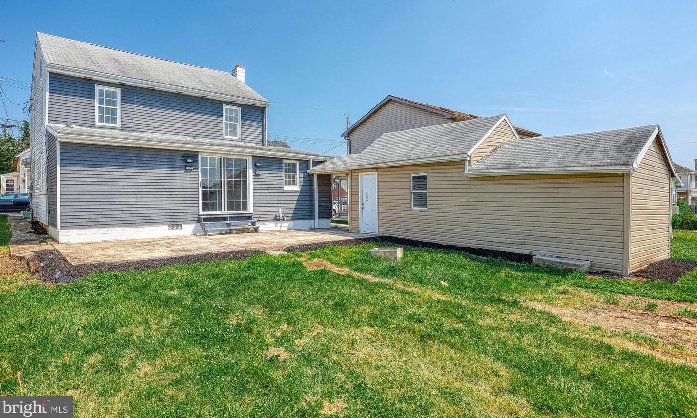 210 Cooper St, Strinestown PA  17345-1416 exterior