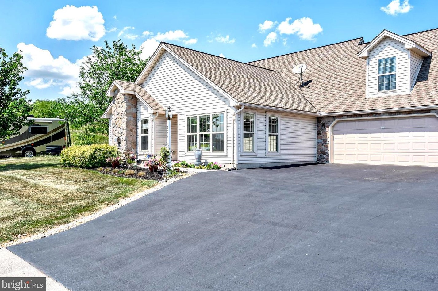 100 Heather Glen Dr, Red Lion, PA 17356