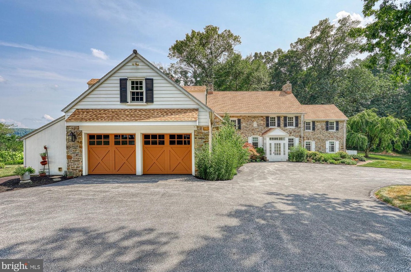 5435 Edgewood Ln, Spring Grove, PA 17362-8088