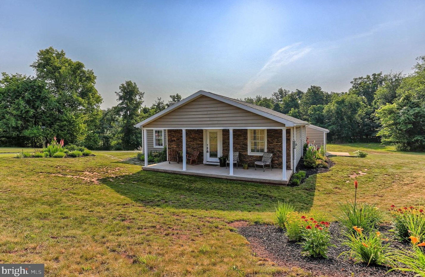 40 Locust Point Rd, Strinestown, PA 17345-9618