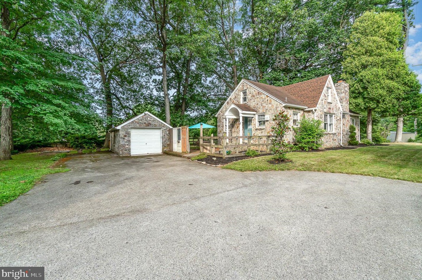 1066 Porters Rd, Spring Grove, PA 17362