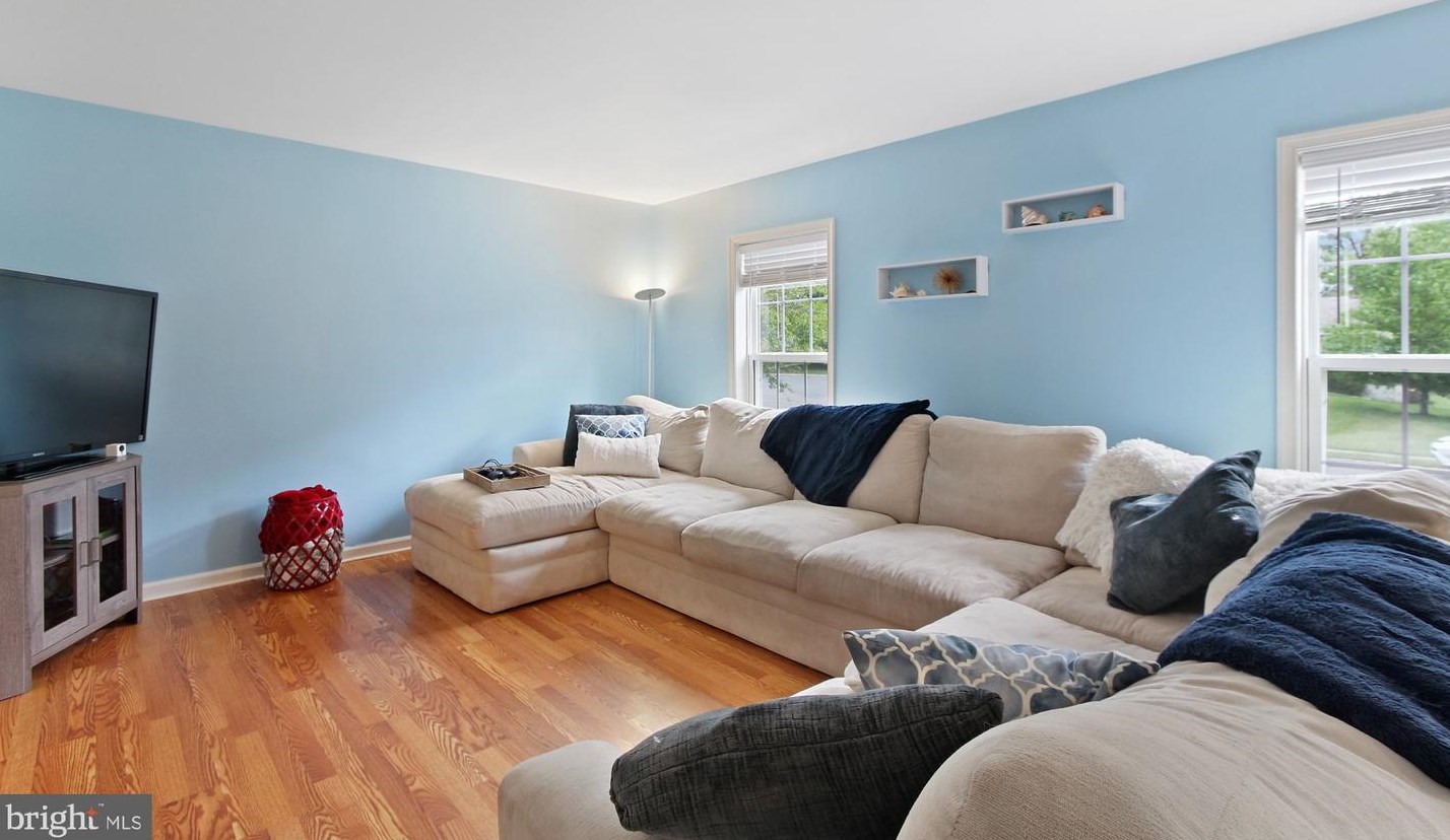 220 Ivy Dr, Strinestown, PA 17345-9512
