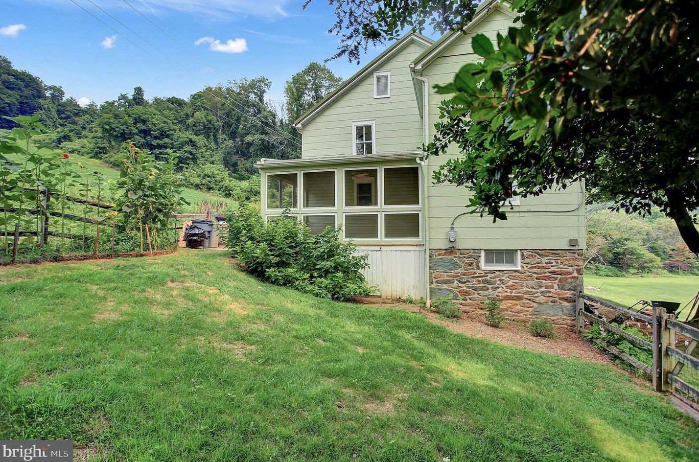12869 Rennoll Rd, Hametown, PA 17327