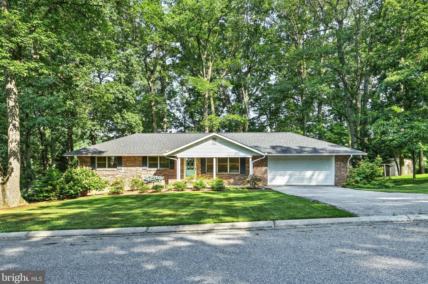 5071 Rislyn Ct, Spring Grove, PA 17362
