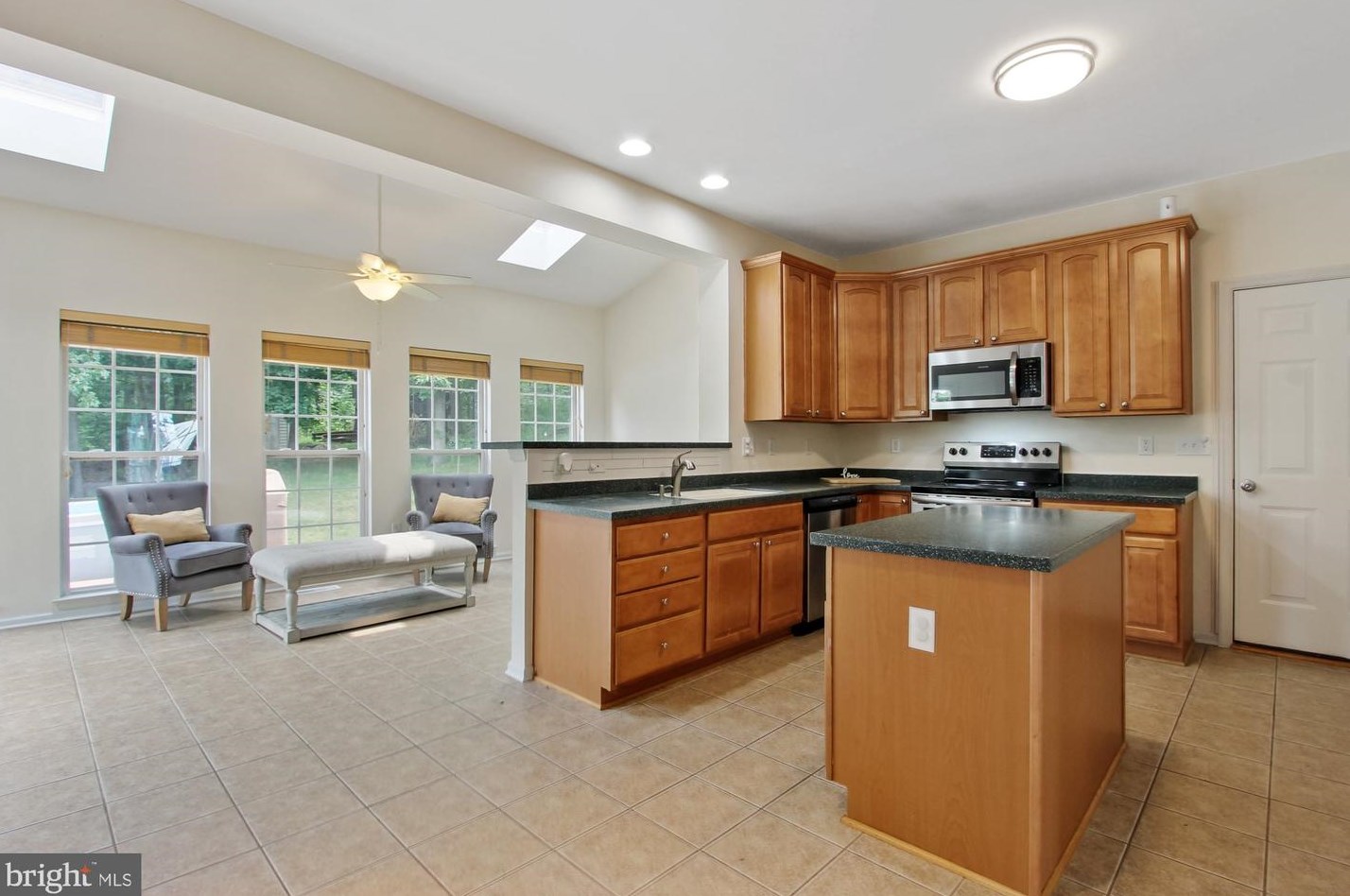 255 Lakeview Dr, Spring Grove, PA 17362