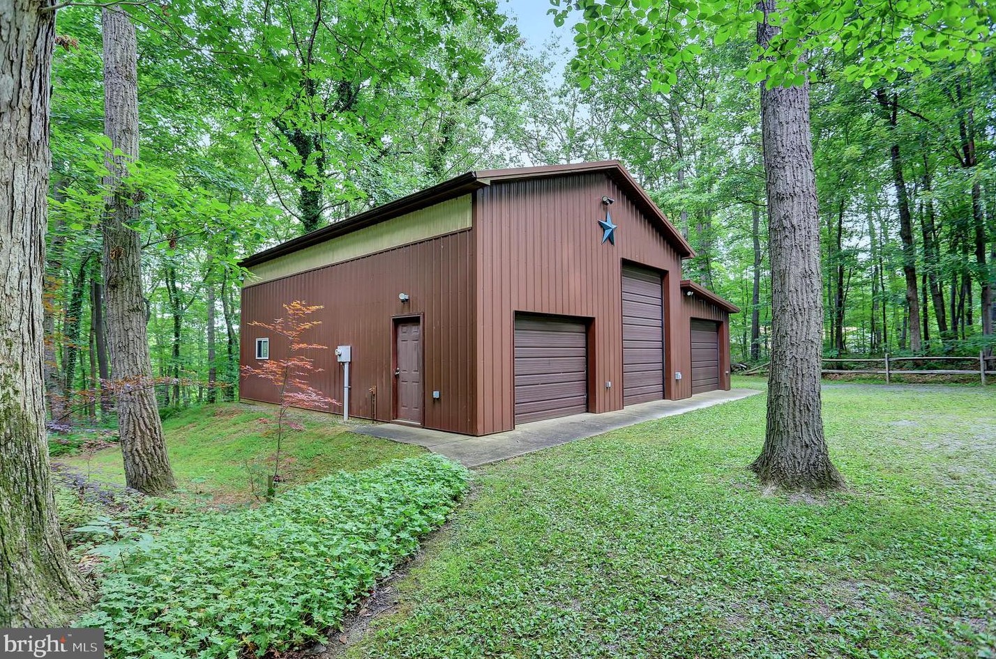 3690 New Park Rd, New Park, PA 17352
