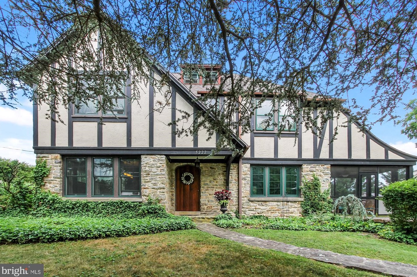 5222 Rockery Rd, Spring Grove, PA 17362
