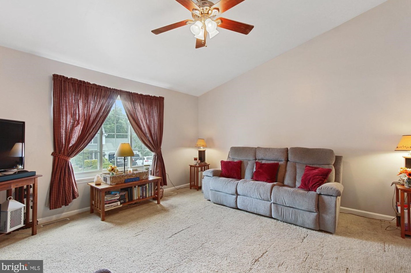 30 Fern Dr, Strinestown, PA 17345-9500