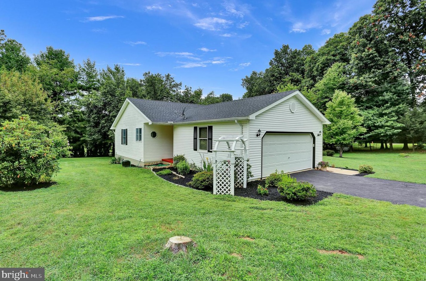 298 Torbert Rd, Fawn Grove, PA 17321-9638
