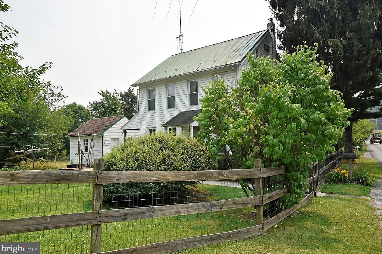 8442 Orchard Rd, Spring Grove, PA 17362