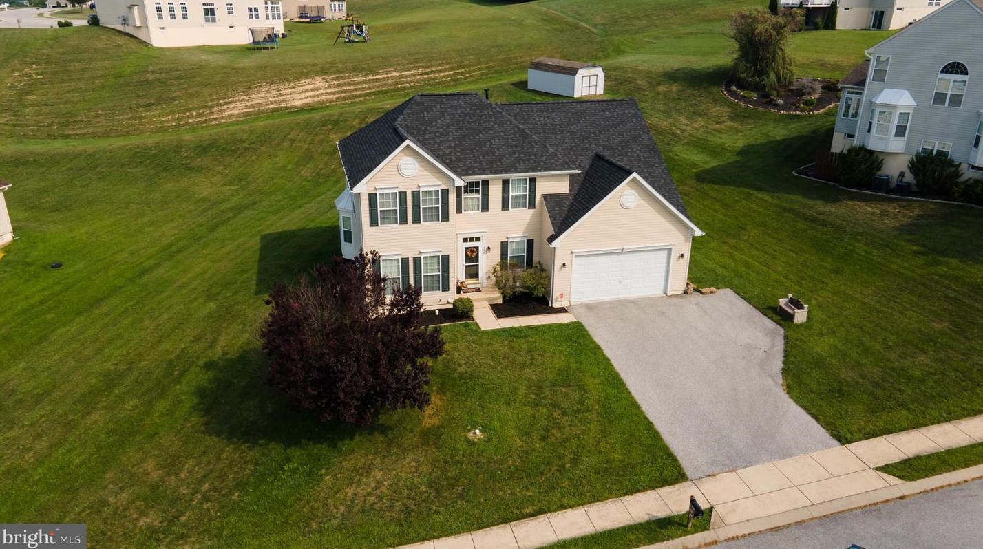 400 Lakeview Dr, Spring Grove, PA 17362