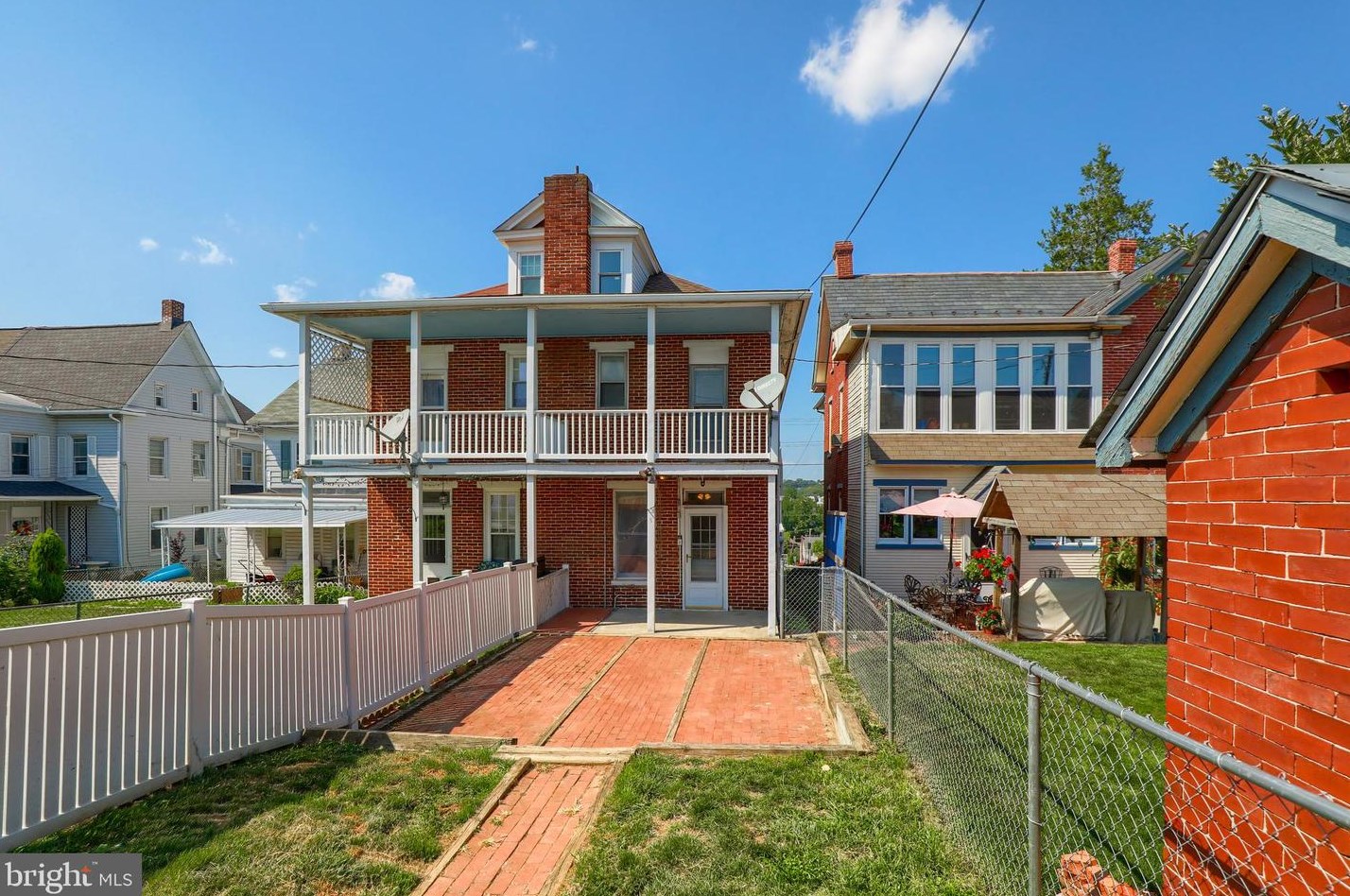 538 W Broadway, Red Lion, PA 17356