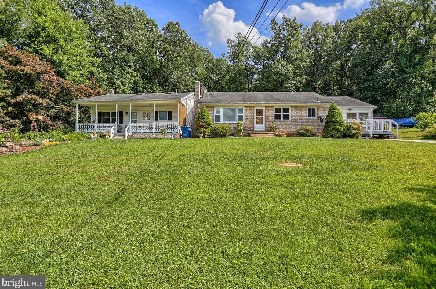 4968 Walters Hatchery Rd, Spring Grove, PA 17362