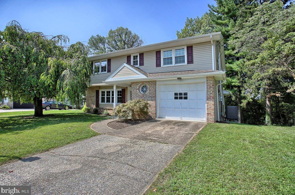 236 Green Ln Dr, Camp Hill, PA 17011