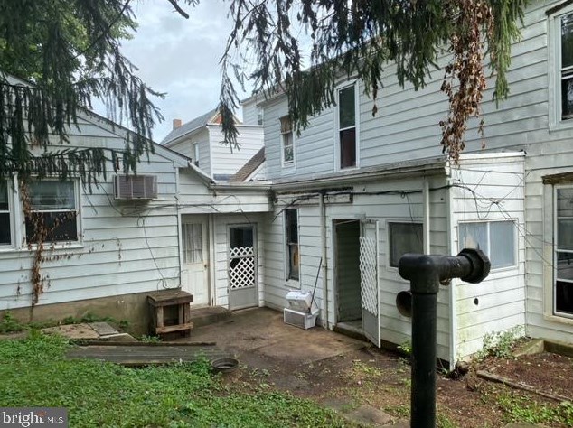 32 S Main St, Red Lion, PA 17356