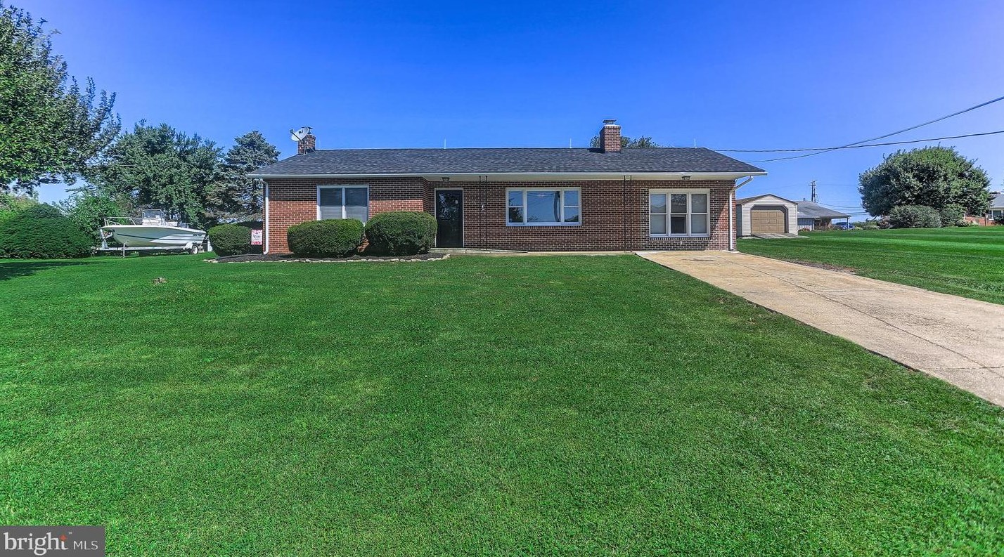 33 Park Dr, Fawn Grove, PA 17321-9544