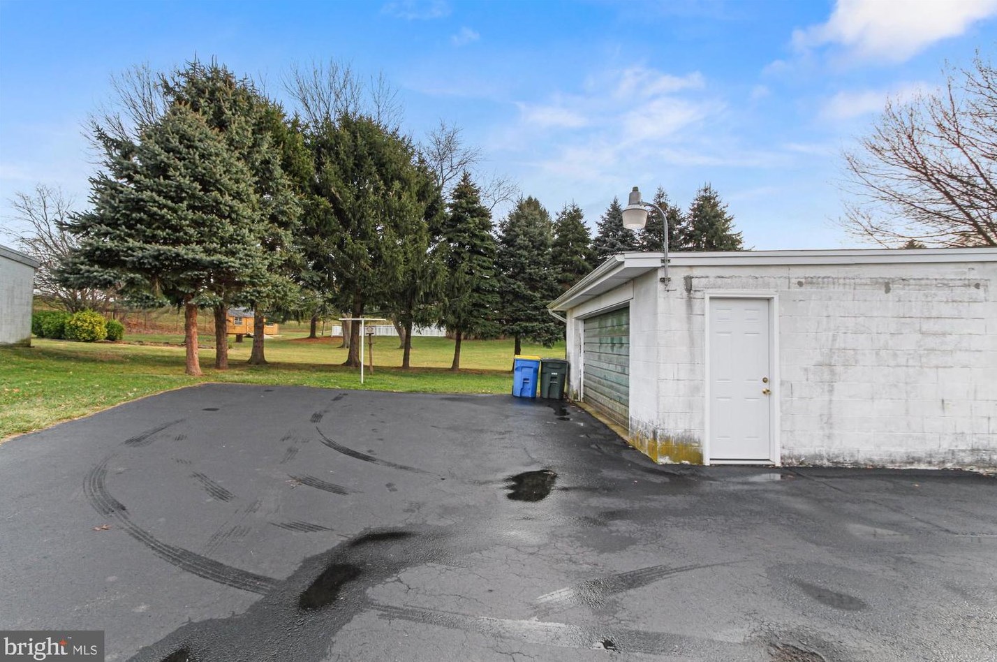 61 Franklin St, Yoe PA  17313-9569 exterior