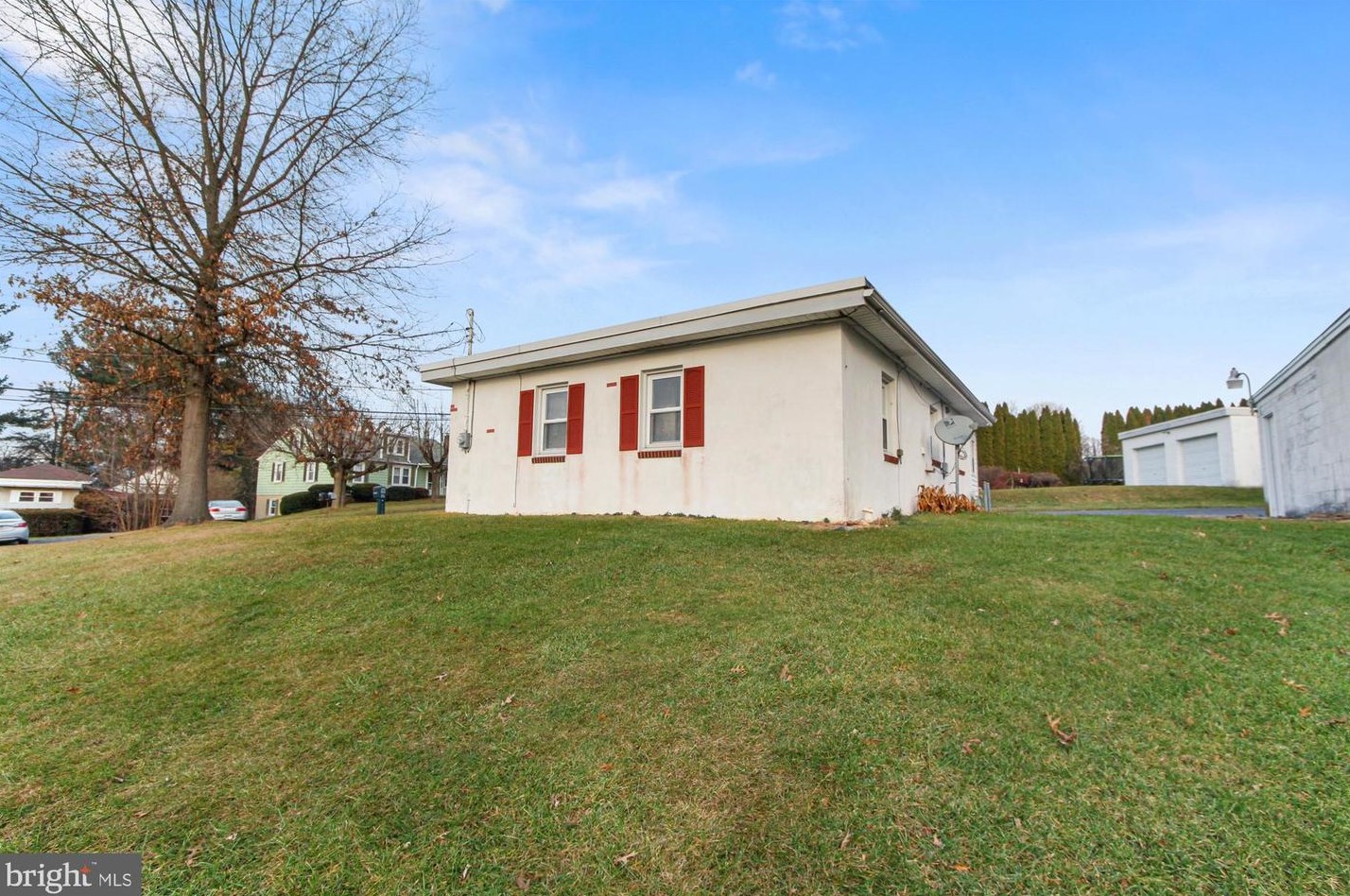 61 Franklin St, Yoe PA  17313-9569 exterior