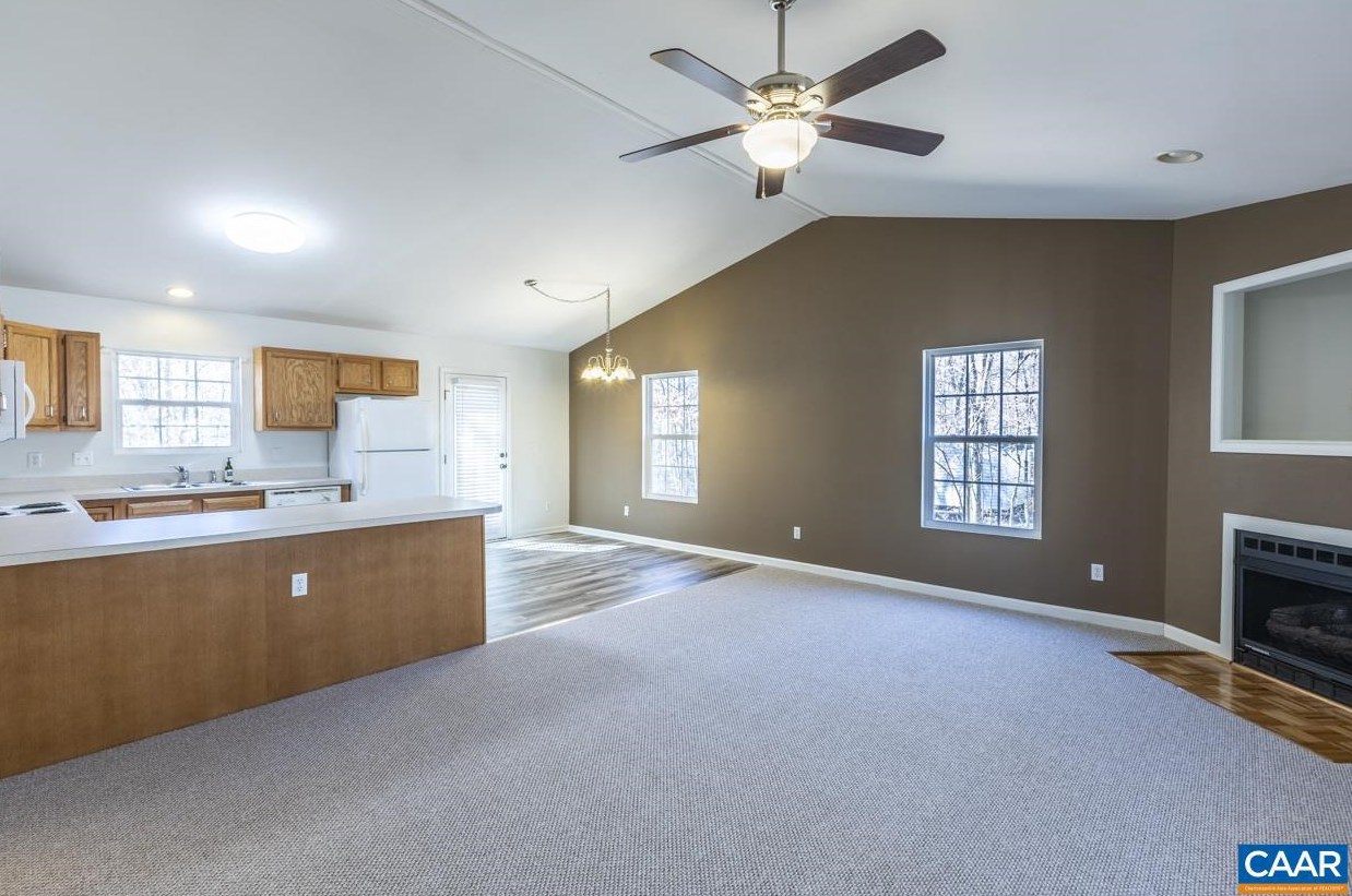 501 Jefferson Dr, Bybee, VA 22963-2904